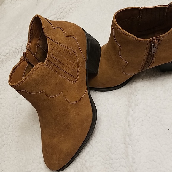 ❤host pick ❤Cloudwalket Boots by Avenue - Picture 2 of 7